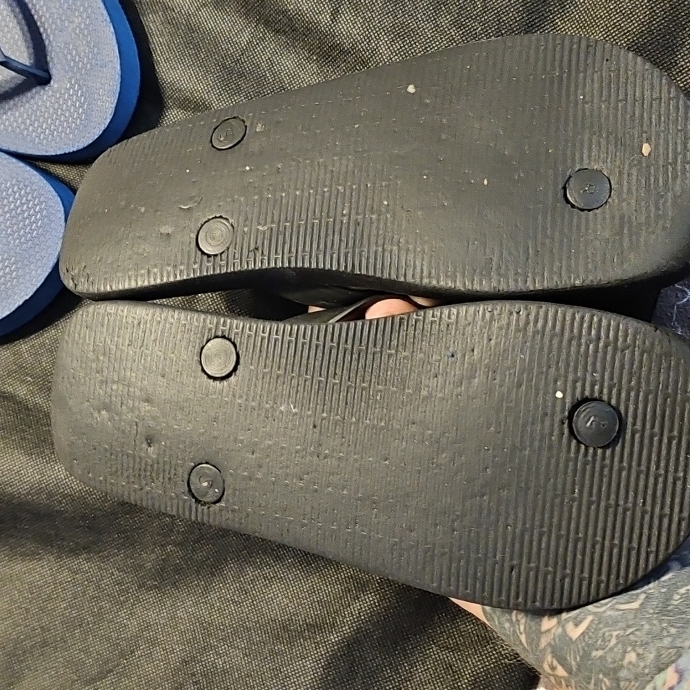 Bundle 2 Pair Old Navy Blue and Black Flip Flops Size 6/7 - Picture 7 of 9